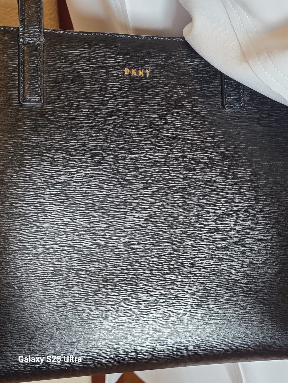 DKNY Bryant Saffiano Cow Leather Medium Tote Bag Black Gold Hardware EUC - Picture 13 of 17